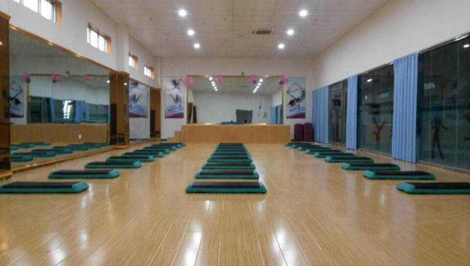 想開(kāi)健身房大概需要多少錢啊？