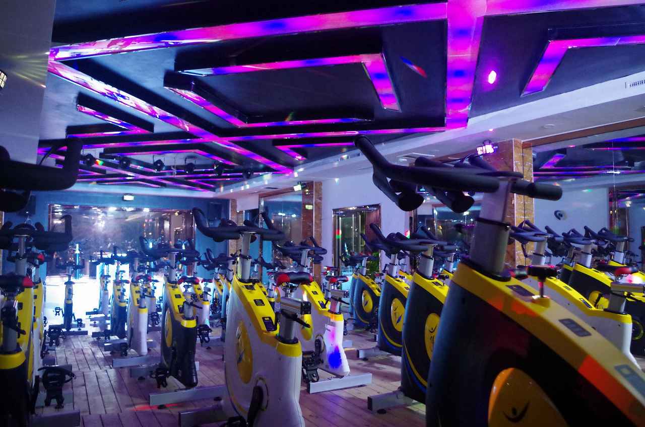 開健身房是自己開還是加盟好