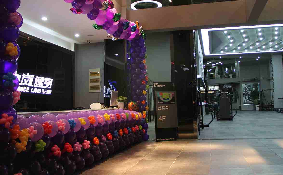 在學(xué)校附近開健身房怎么樣